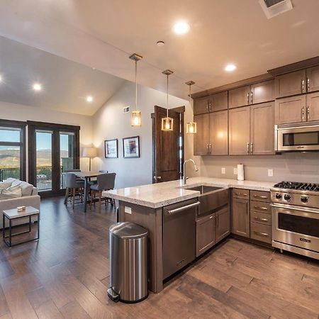 Blackstone Luxury 2Br, Walk To Skiing At Cabriolet, Mountain View, Shared Pool And Hot Tub, Gym Park City Exterior photo